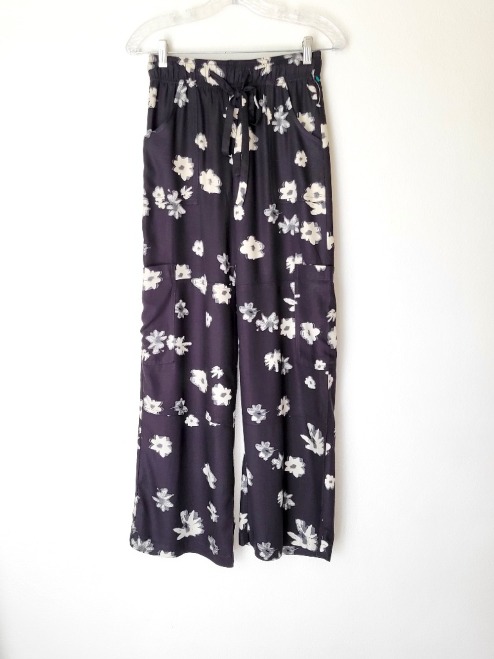 NWOT Urban Outfitters Floral Wide Leg Cargo Pants - XS